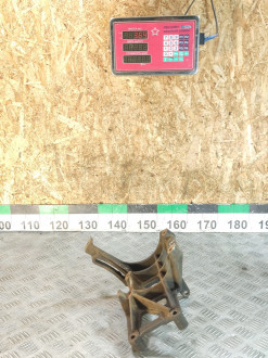 Кронштейн компрессора кондиционера Mitsubishi Pajero 1991-1996