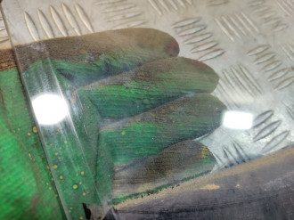 Стекло двери передней правой Mitsubishi Pajero 1991-1996