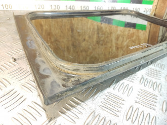 Стекло кузовное глухое заднее левое Mitsubishi Pajero 1991-1996