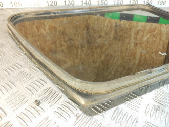 Стекло кузовное глухое заднее правое Mitsubishi Pajero 1991-1996