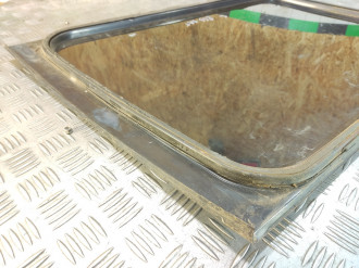 Стекло кузовное глухое заднее правое Mitsubishi Pajero 1991-1996