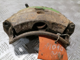 Суппорт передний правый Nissan Avenir 1995