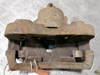 Суппорт передний правый Nissan Avenir 1995