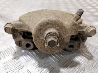 Суппорт передний правый Nissan Avenir 1995