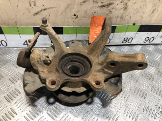 Кулак поворотный передний левый Nissan Avenir 1995