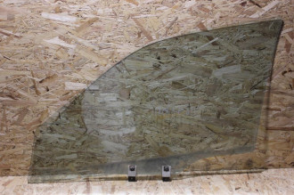 Стекло двери передней правой Nissan Avenir 1995