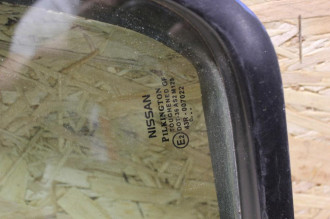 Стекло двери задней левой форточка Nissan Almera N16