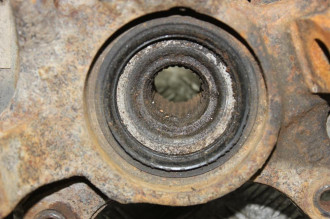 Кулак поворотный передний правый Nissan Almera N15