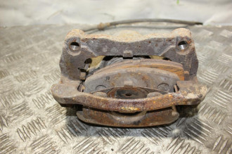 Суппорт передний правый Nissan Qashqai 2009