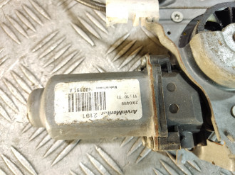 Стеклоподъемник задний левый Nissan Qashqai 2009