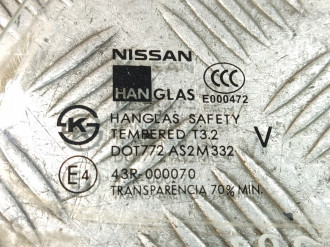 Стекло двери задней правой форточка Nissan Almera Classic