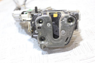 Замок двери задней правой Nissan Maxima a32