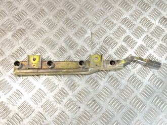 Рейка топливная рампа Nissan Almera Classic