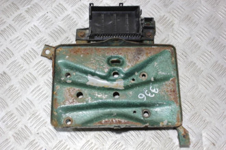 Крепление аккумулятора Nissan Maxima a32