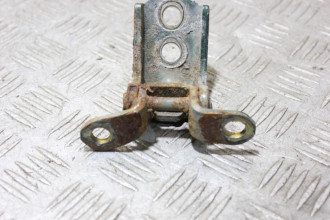 Петля двери задней левой нижняя Nissan Primera 1996 2002