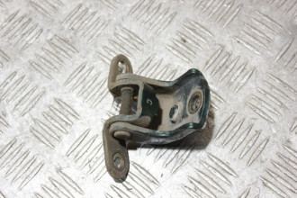 Петля двери задней левой верхняя Nissan Primera 1996 2002