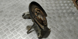 Кулак задний правый Nissan Teana j32