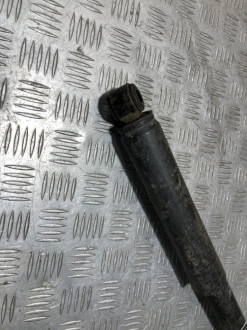 Амортизатор задний правый Nissan Navara d40