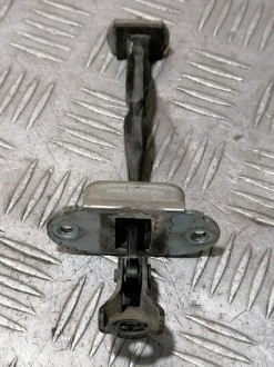 Ограничитель двери задний Nissan Qashqai 2009