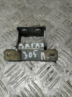 Петля багажника левая Nissan Almera N16