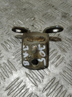 Петля двери задней левой верхняя Nissan Almera N16