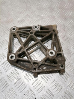 Кронштейн компрессора кондиционера Nissan Maxima a32