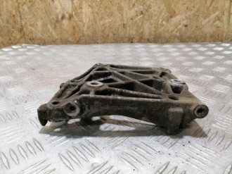 Кронштейн компрессора кондиционера Nissan Maxima a32