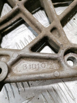 Кронштейн компрессора кондиционера Nissan Maxima a32