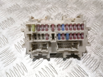 Блок предохранителей салонный Nissan Navara d40