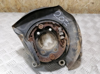 Кулак задний левый Nissan Teana j32