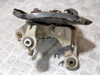 Кулак задний левый Nissan Teana j32