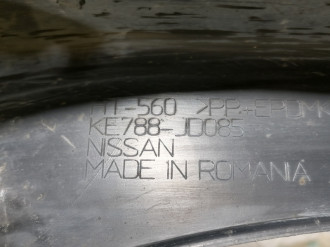 Брызговик левый передний Nissan Qashqai 2009