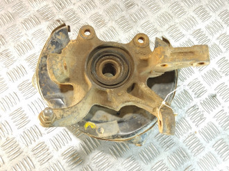 Кулак поворотный передний правый Nissan Avenir 1995