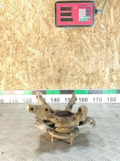 Кулак поворотный передний правый Nissan Avenir 1995