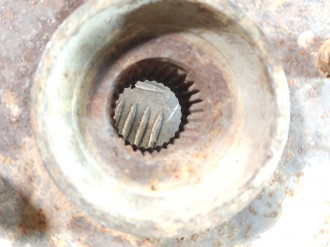 Кулак поворотный передний правый Nissan Avenir 1995