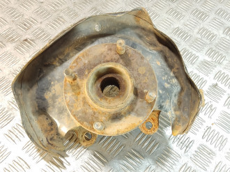 Кулак поворотный передний правый Nissan Avenir 1995