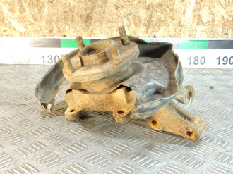 Кулак поворотный передний правый Nissan Avenir 1995