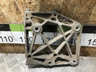 Кронштейн компрессора кондиционера Nissan Maxima a32