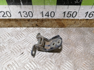 Петля двери задней левой нижняя Nissan Tiida c11