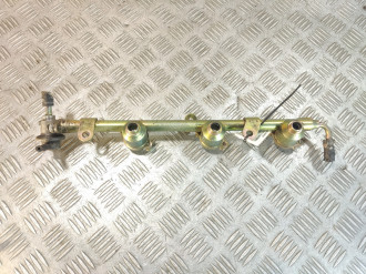 Рейка топливная рампа Nissan Maxima a32