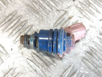 Форсунка двигателя Nissan Maxima a32