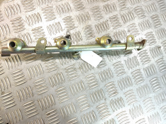 Рейка топливная рампа Nissan Maxima a32