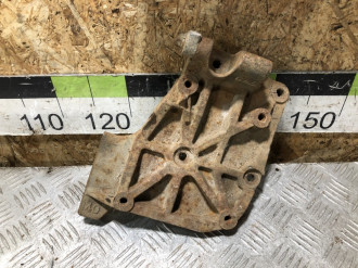 Кронштейн компрессора кондиционера Nissan Avenir 1995