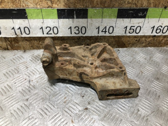 Кронштейн компрессора кондиционера Nissan Avenir 1995