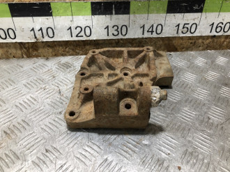 Кронштейн компрессора кондиционера Nissan Avenir 1995