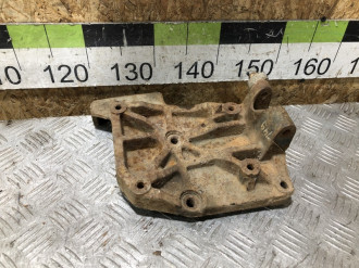 Кронштейн компрессора кондиционера Nissan Avenir 1995