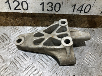 Кронштейн двигателя Nissan Maxima a32