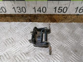 Петля двери задней левой верхняя Nissan Tiida c11