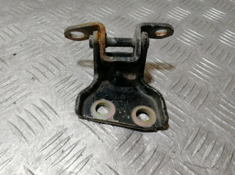 Петля двери задней правой нижняя Nissan Maxima a32