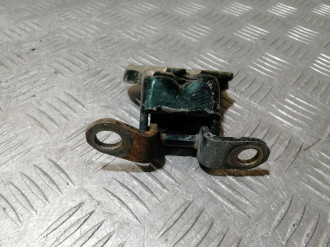 Петля двери задней правой нижняя Nissan Maxima a32